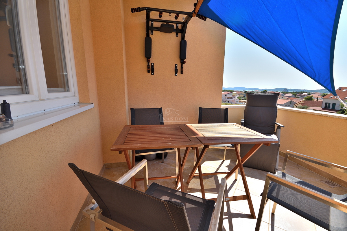 Vodice - Appartamento con soppalco, 3 camere + soggiorno, vista mare