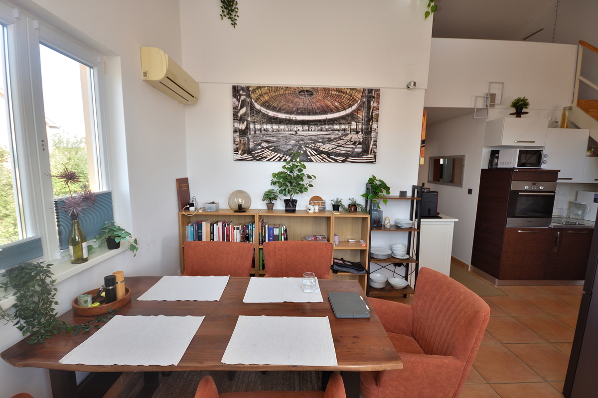 Vodice - Appartamento con soppalco, 3 camere + soggiorno, vista mare