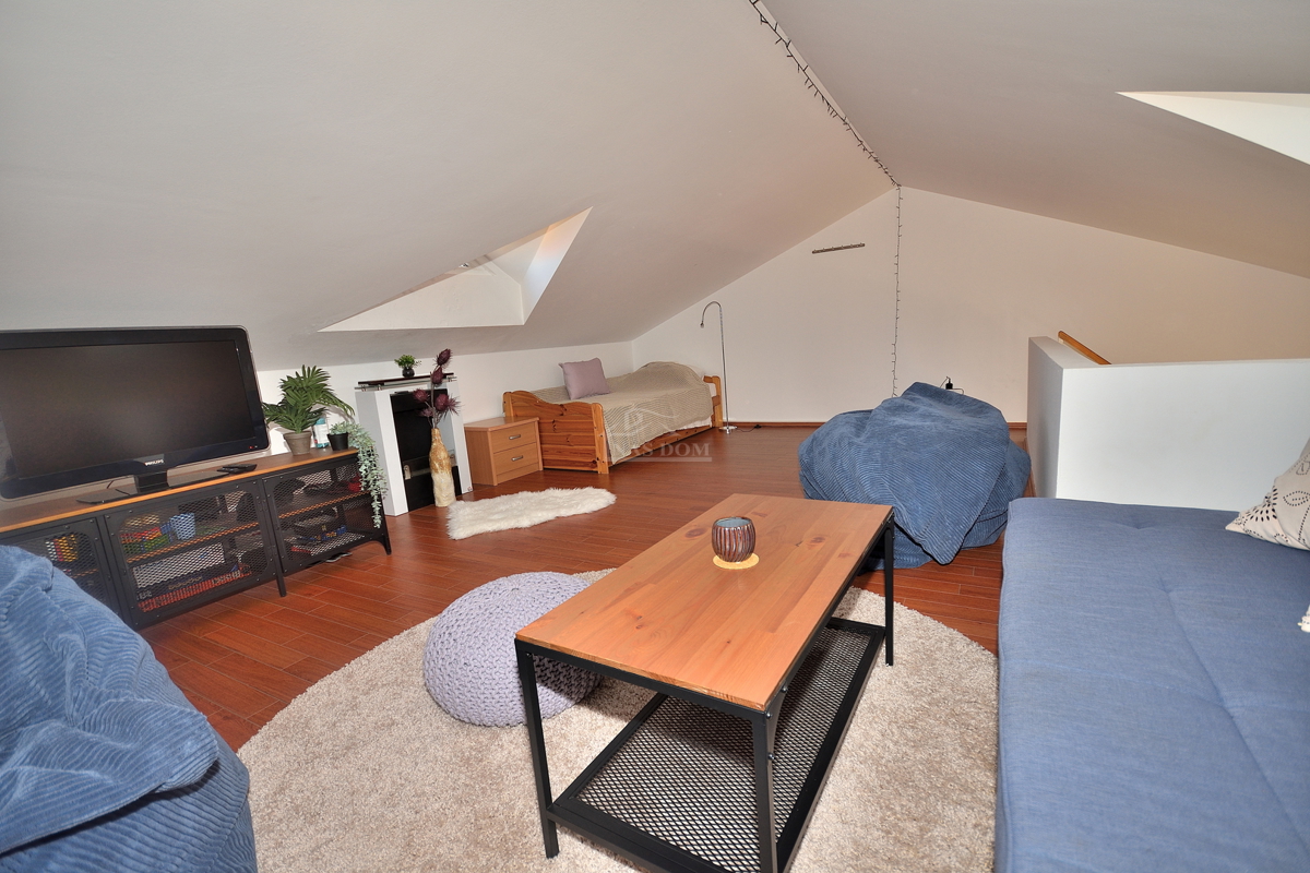 Vodice - Appartamento con soppalco, 3 camere + soggiorno, vista mare