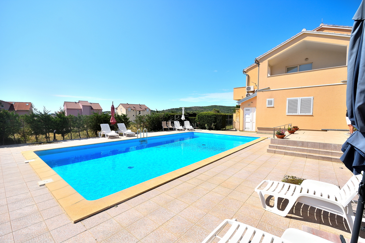 Vodice - Appartamento con soppalco, 3 camere + soggiorno, vista mare