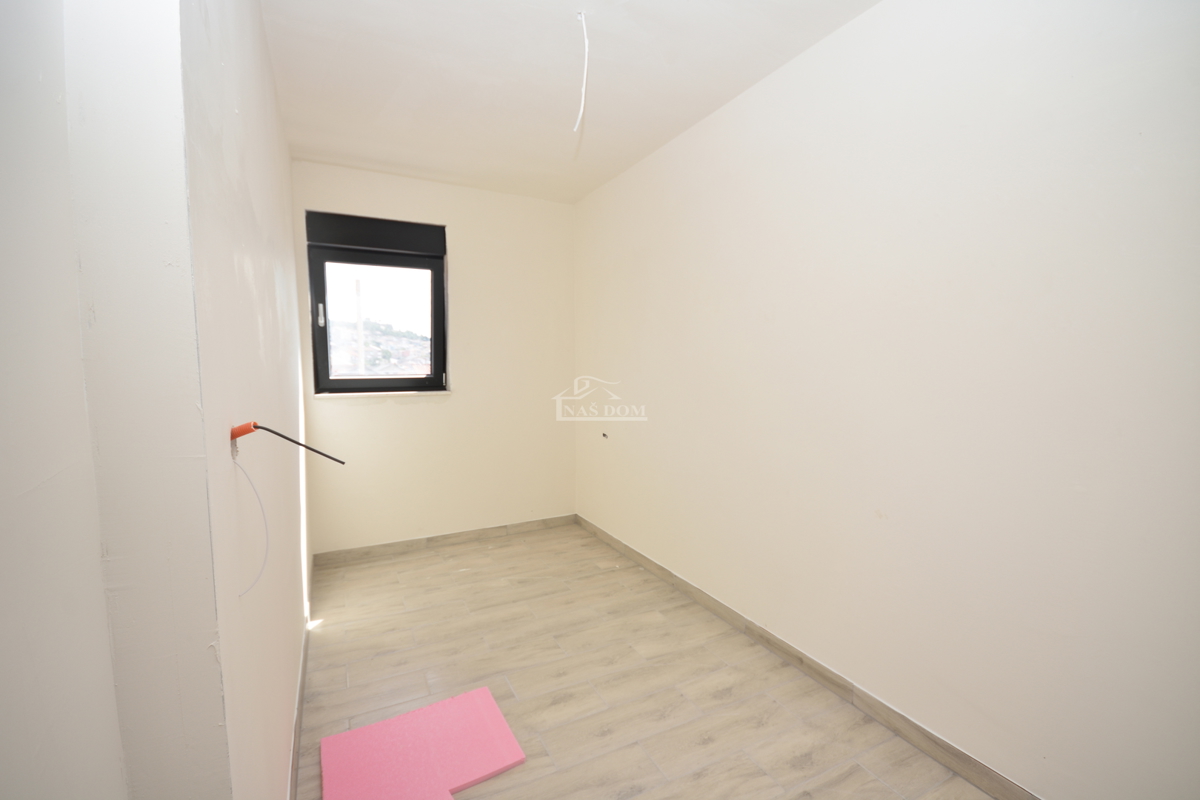 Sibenik, Crnica - Appartamento trilocale S3 con garage