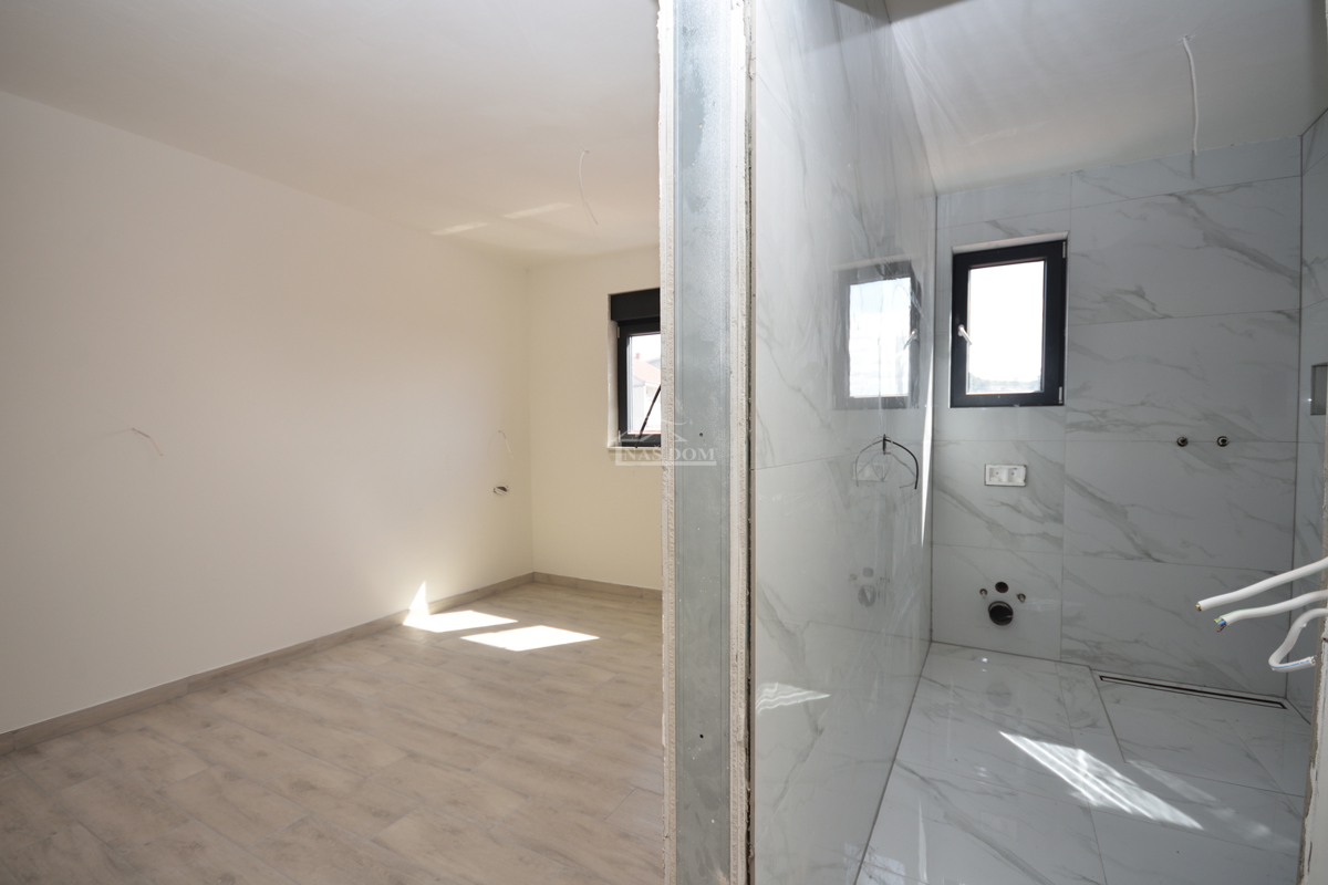 Sibenik, Crnica - Appartamento trilocale S3 con garage