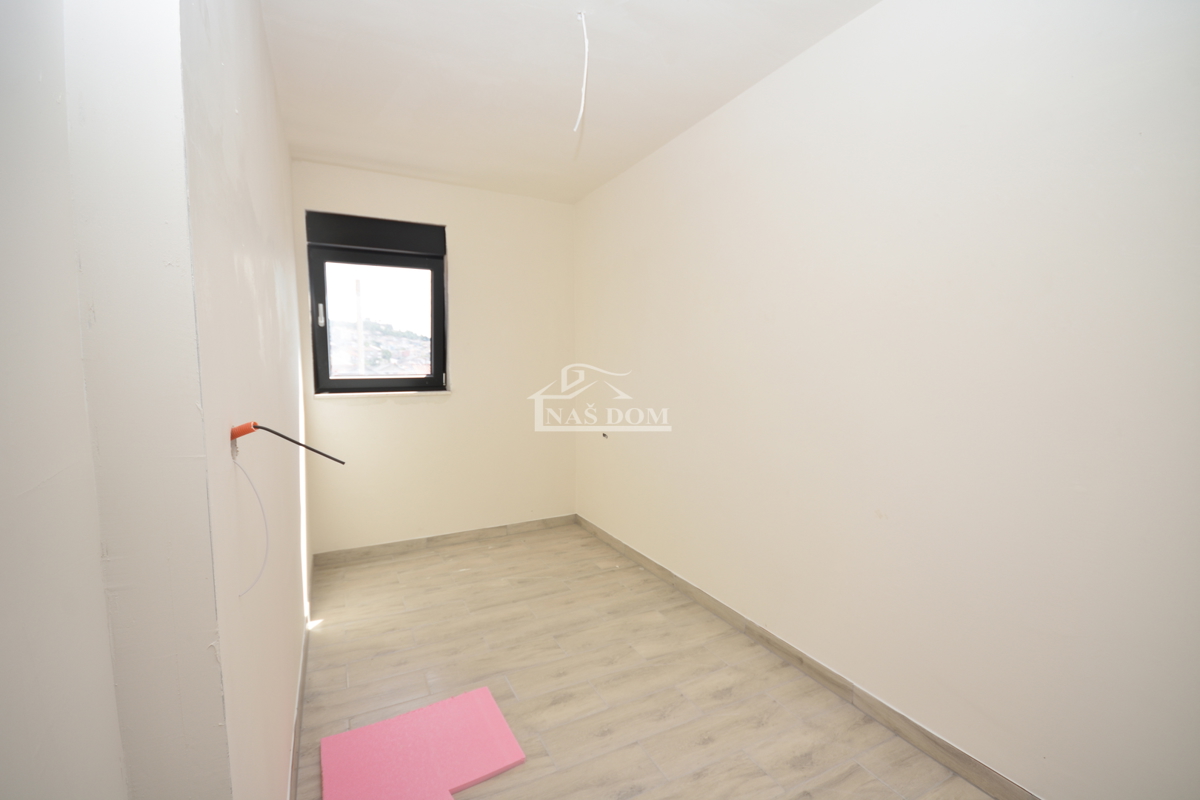 Sibenik, Crnica - Appartamento trilocale S3 con garage