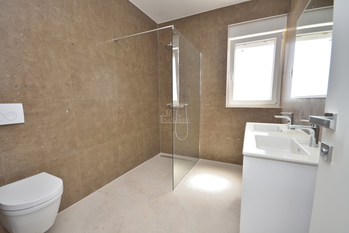 Vodice, Srima - Doppia casa S2 con piscina, a 270 m dalla spiaggia