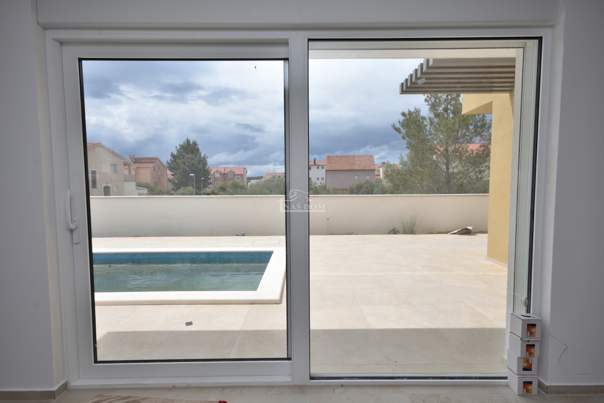 Vodice, Srima - Doppia casa S2 con piscina, a 270 m dalla spiaggia