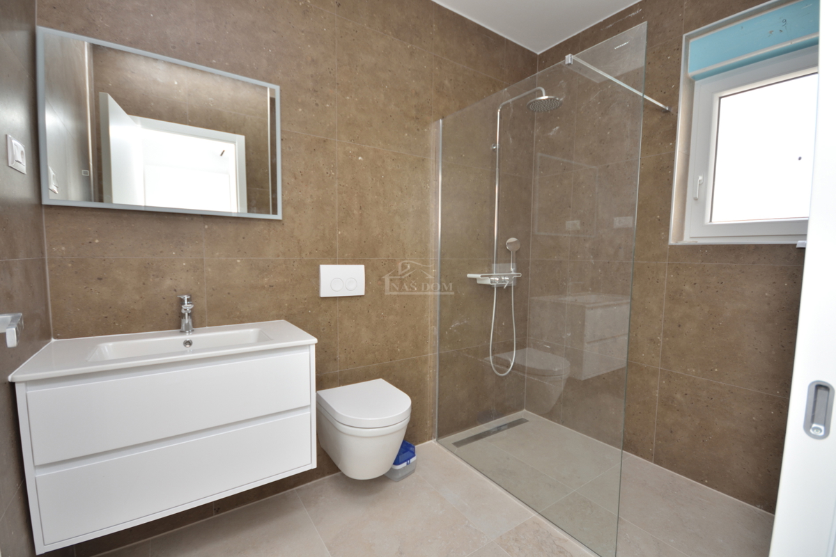 Vodice, Srima - Doppia casa S2 con piscina, a 270 m dalla spiaggia