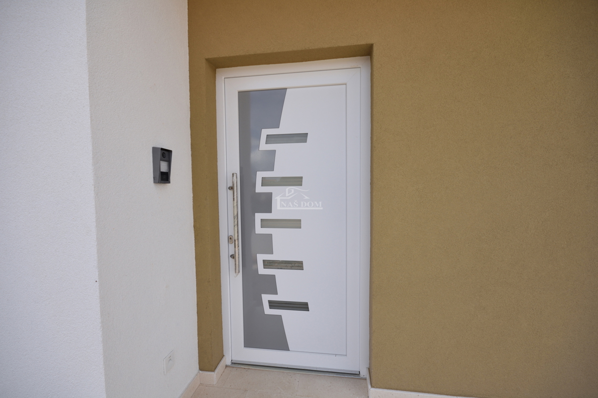 Vodice, Srima - Doppia casa S2 con piscina, a 270 m dalla spiaggia