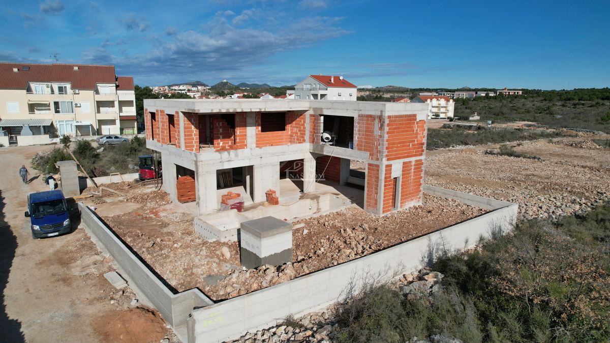 Villa esclusiva smart con piscina, centro benessere, garage e vista mare – Vodice