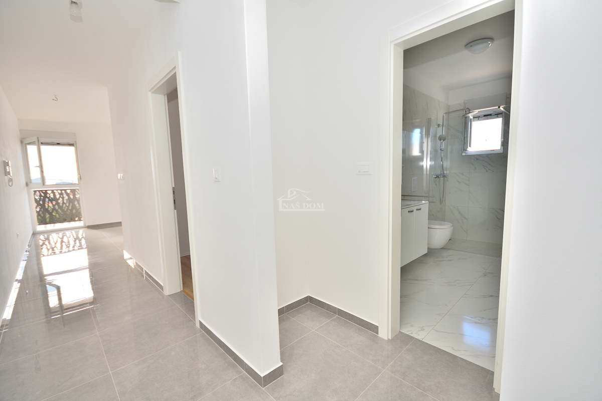 Tribunj - appartamento con vista mare, secondo piano