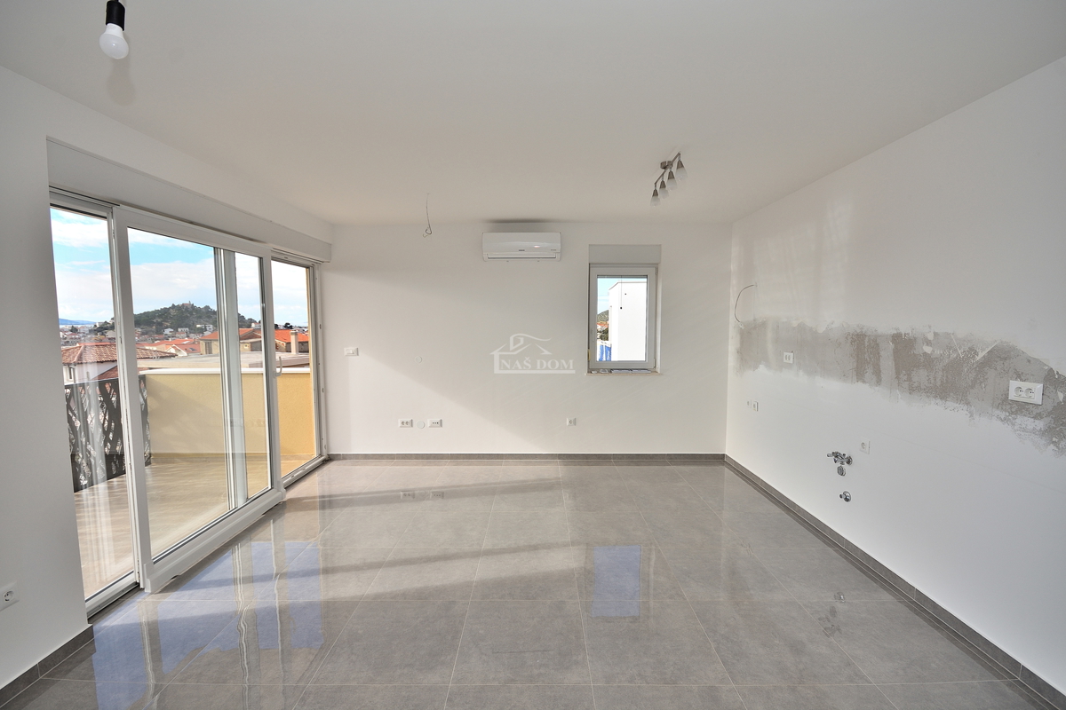 Tribunj - appartamento con vista mare, secondo piano