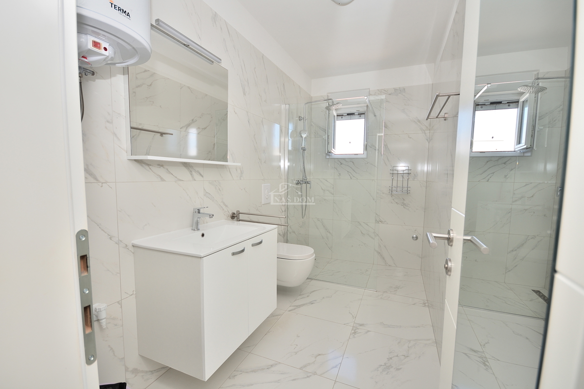 Tribunj - appartamento con vista mare, secondo piano