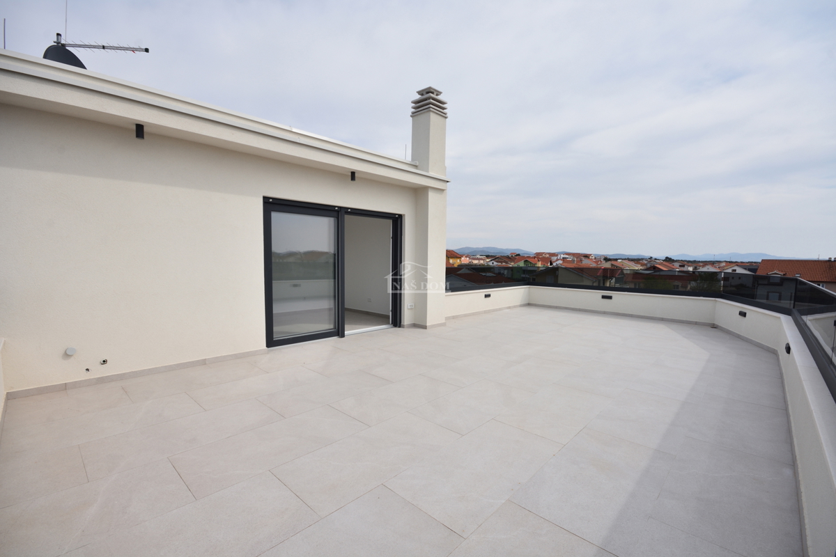 Vodice - Attico con terrazza sul tetto, a 450 m dalla spiaggia