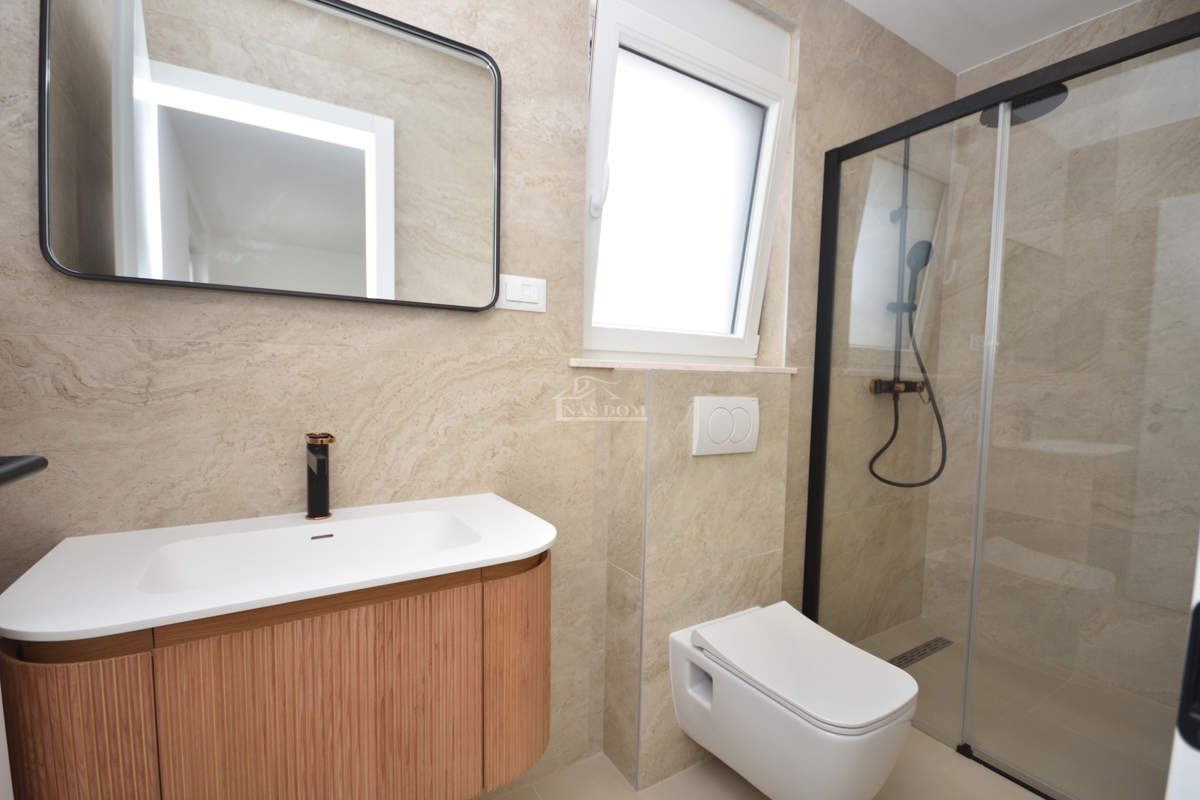 Vodice - Attico con terrazza sul tetto, a 450 m dalla spiaggia