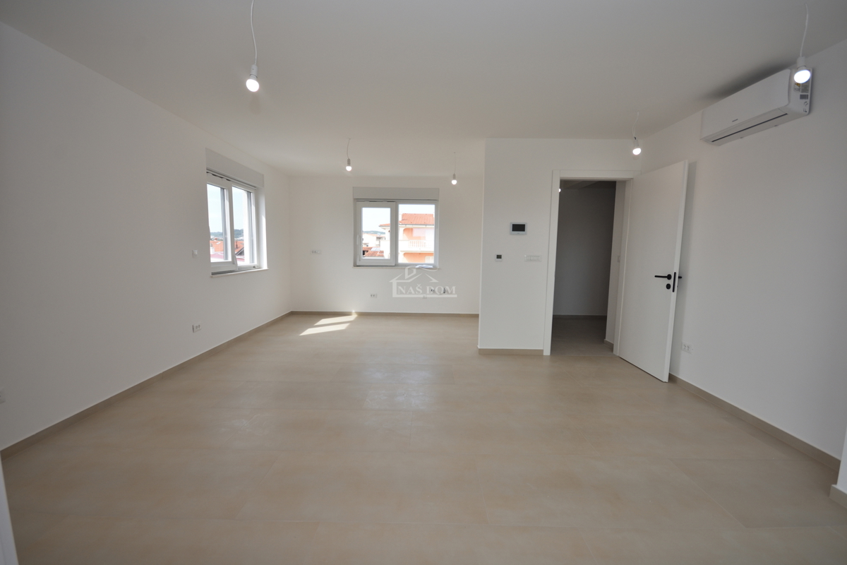 Vodice - Attico con terrazza sul tetto, a 450 m dalla spiaggia