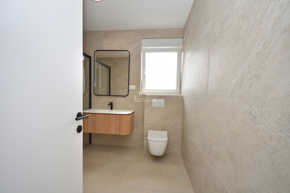 Vodice - Attico con terrazza sul tetto, a 450 m dalla spiaggia