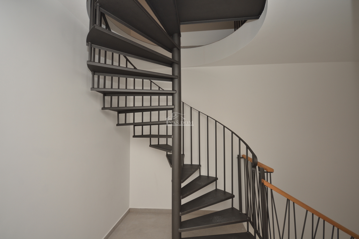 Vodice - Attico con terrazza sul tetto, a 450 m dalla spiaggia