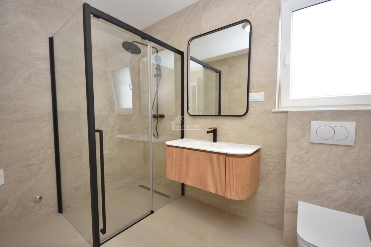 Vodice - Attico con terrazza sul tetto, a 450 m dalla spiaggia