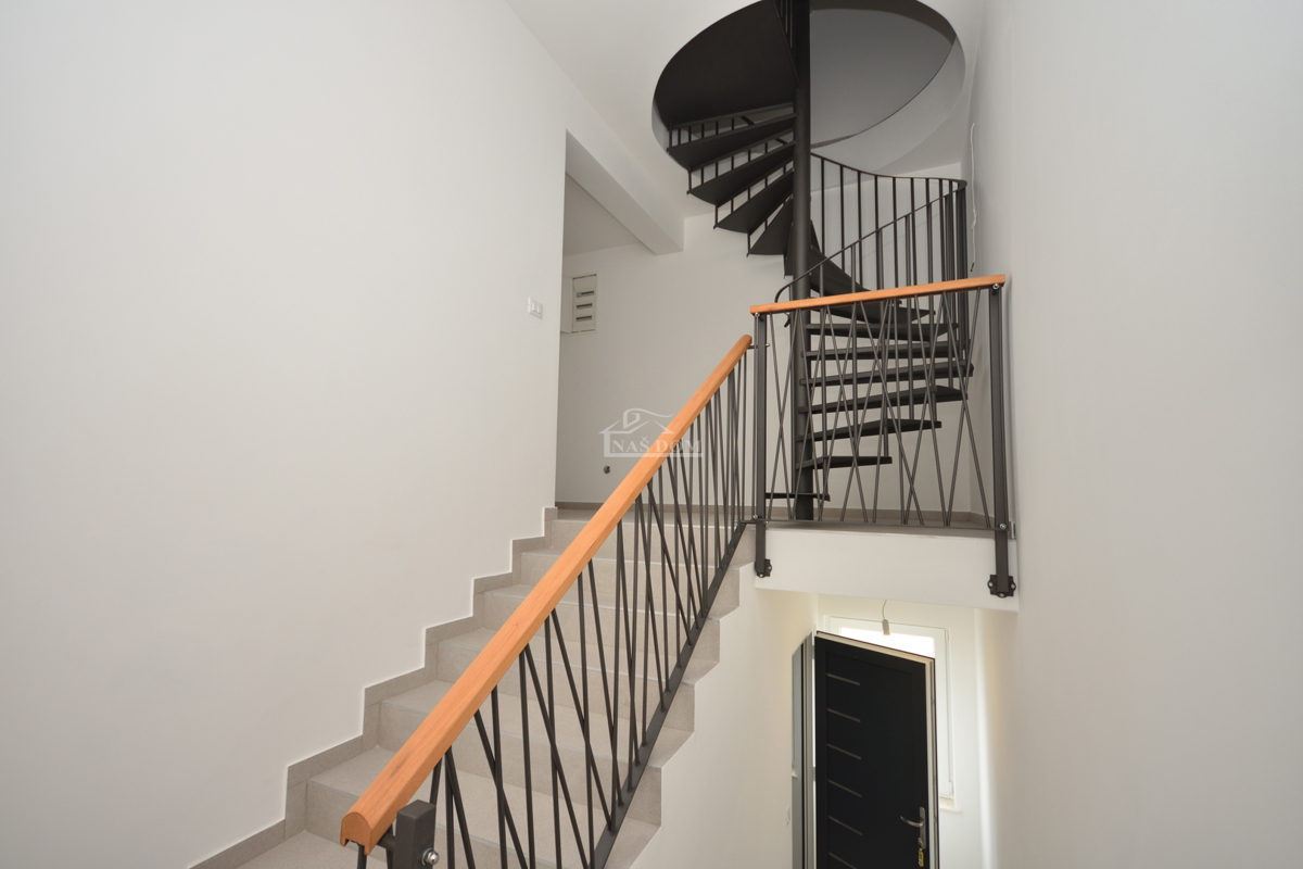 Vodice - Attico con terrazza sul tetto, a 450 m dalla spiaggia