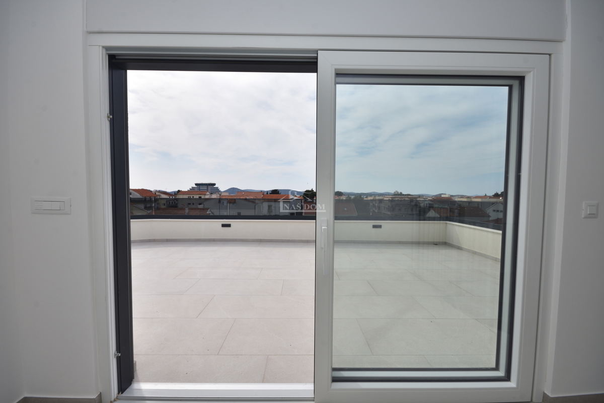 Vodice - Attico con terrazza sul tetto, a 450 m dalla spiaggia