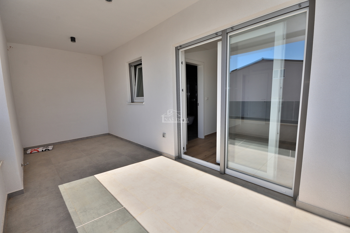 Vodice - casa bifamiliare con piscina