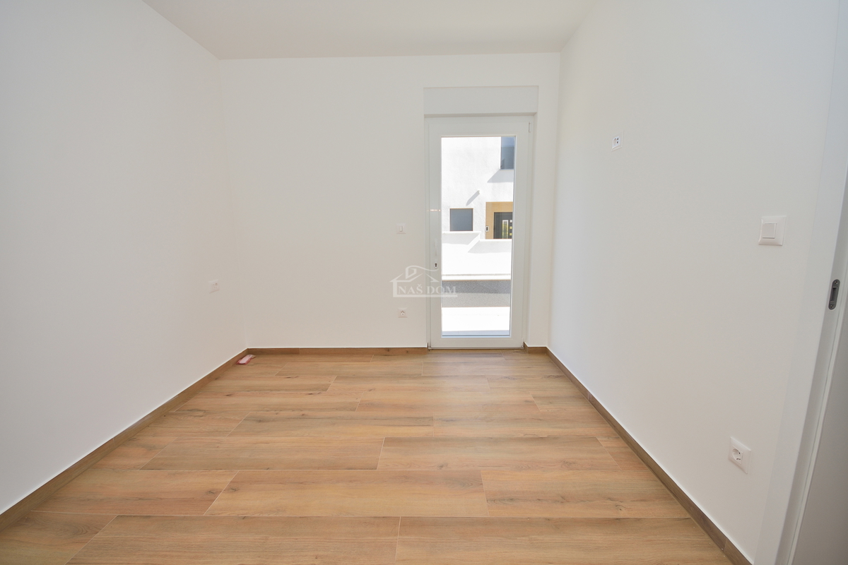 Vodice - casa bifamiliare con piscina