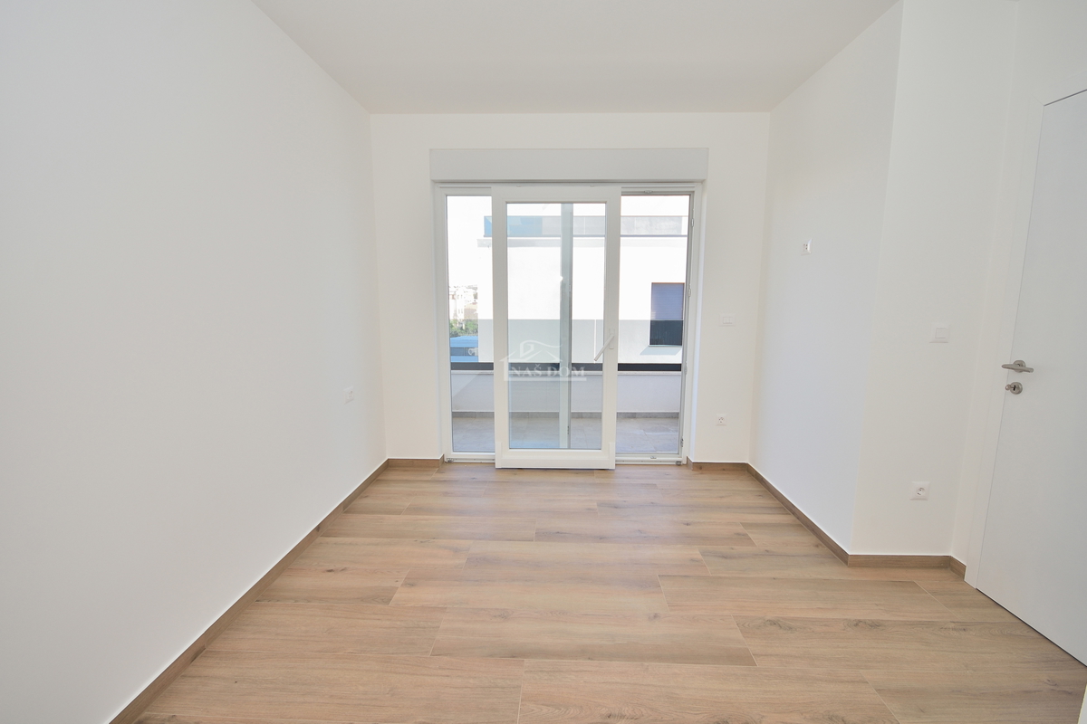 Vodice - casa bifamiliare con piscina