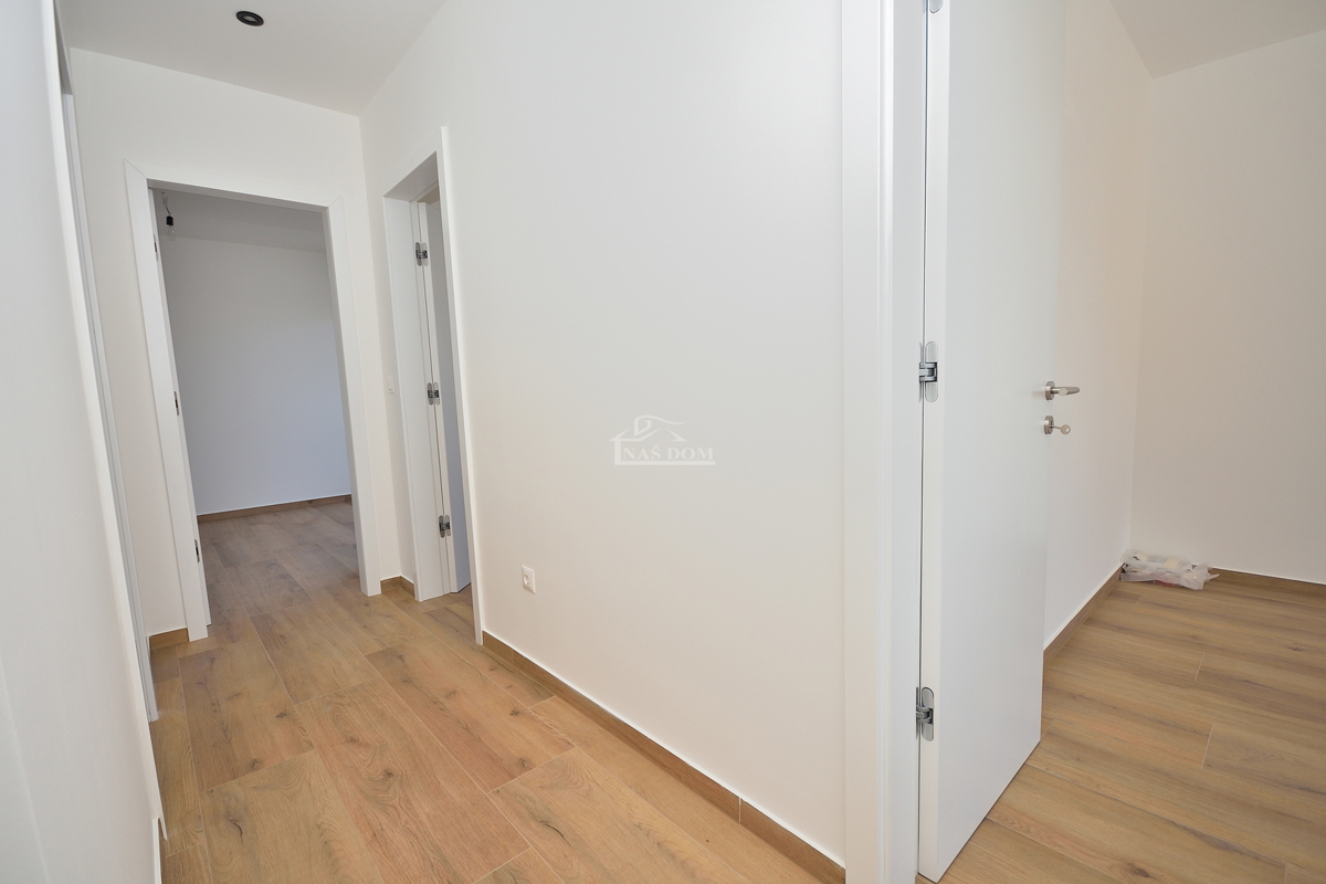 Vodice - casa bifamiliare con piscina