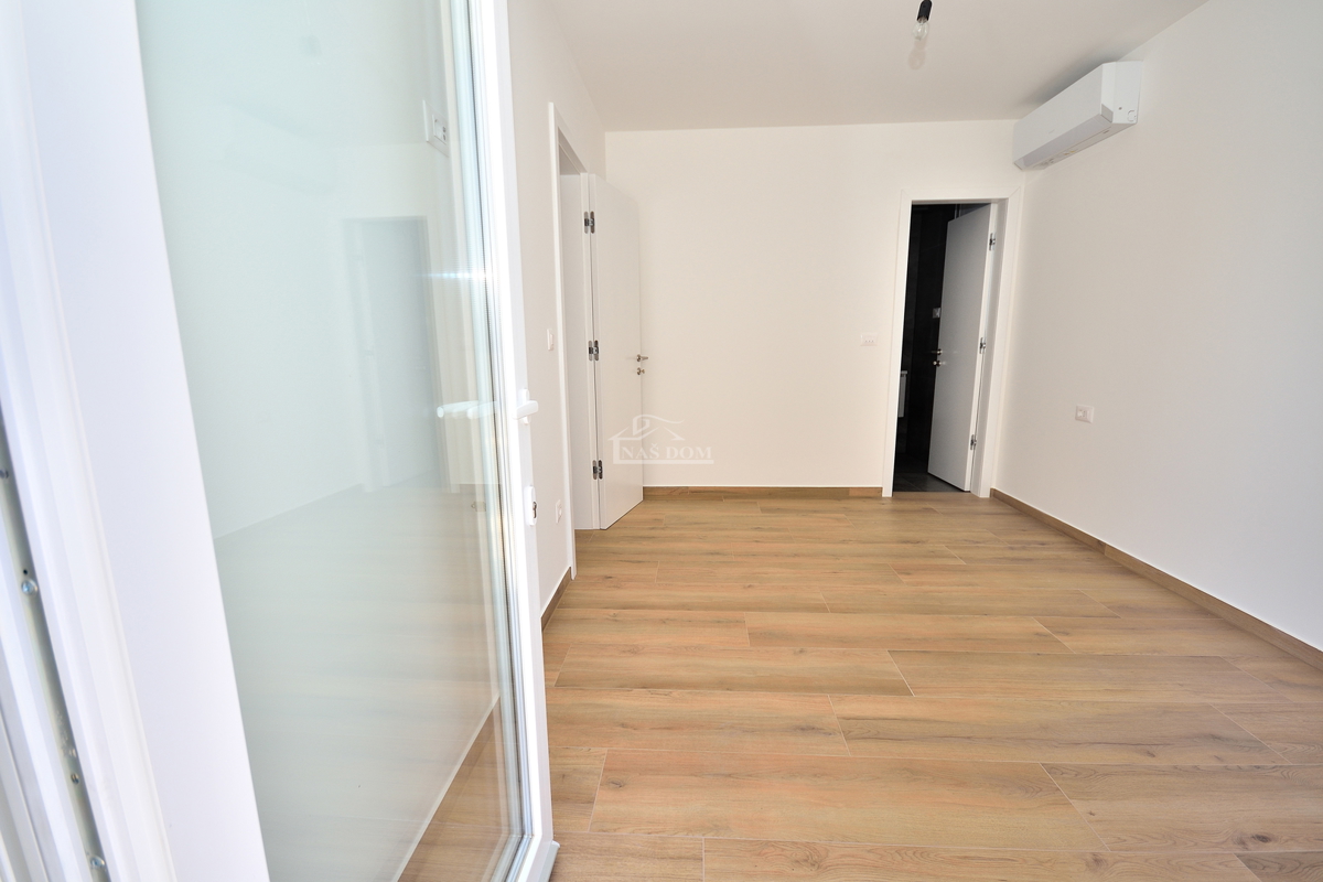 Vodice - casa bifamiliare con piscina