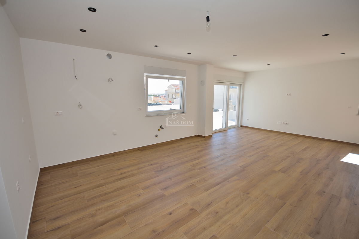 Vodice - casa bifamiliare con piscina