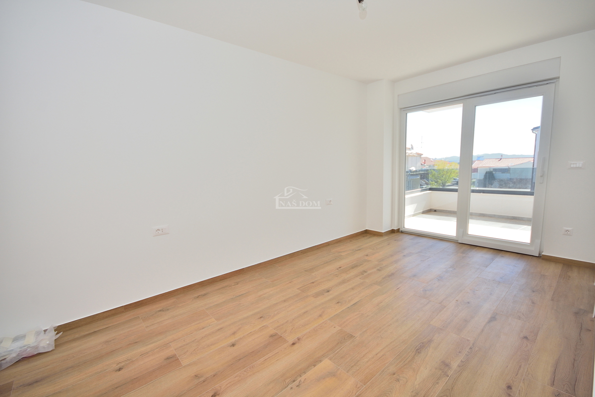 Vodice - casa bifamiliare con piscina