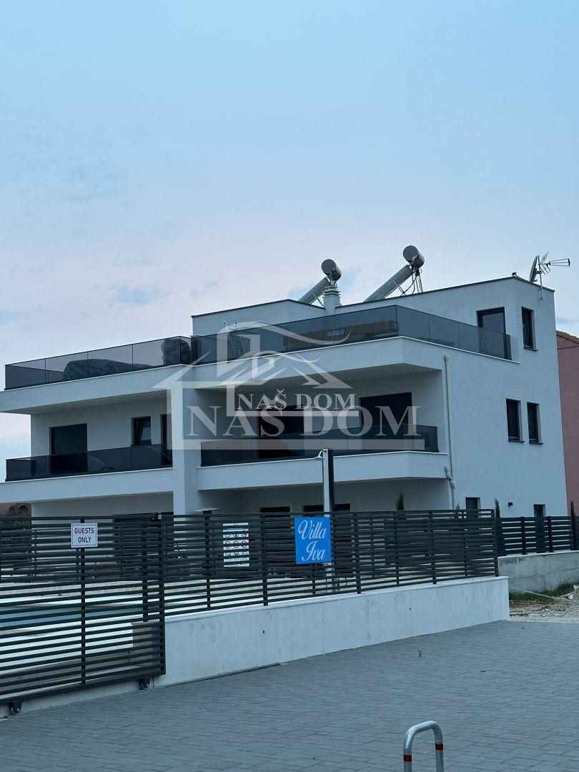 Vodice - Appartamento arredato, 3 piani, terrazza panoramica, jacuzzi