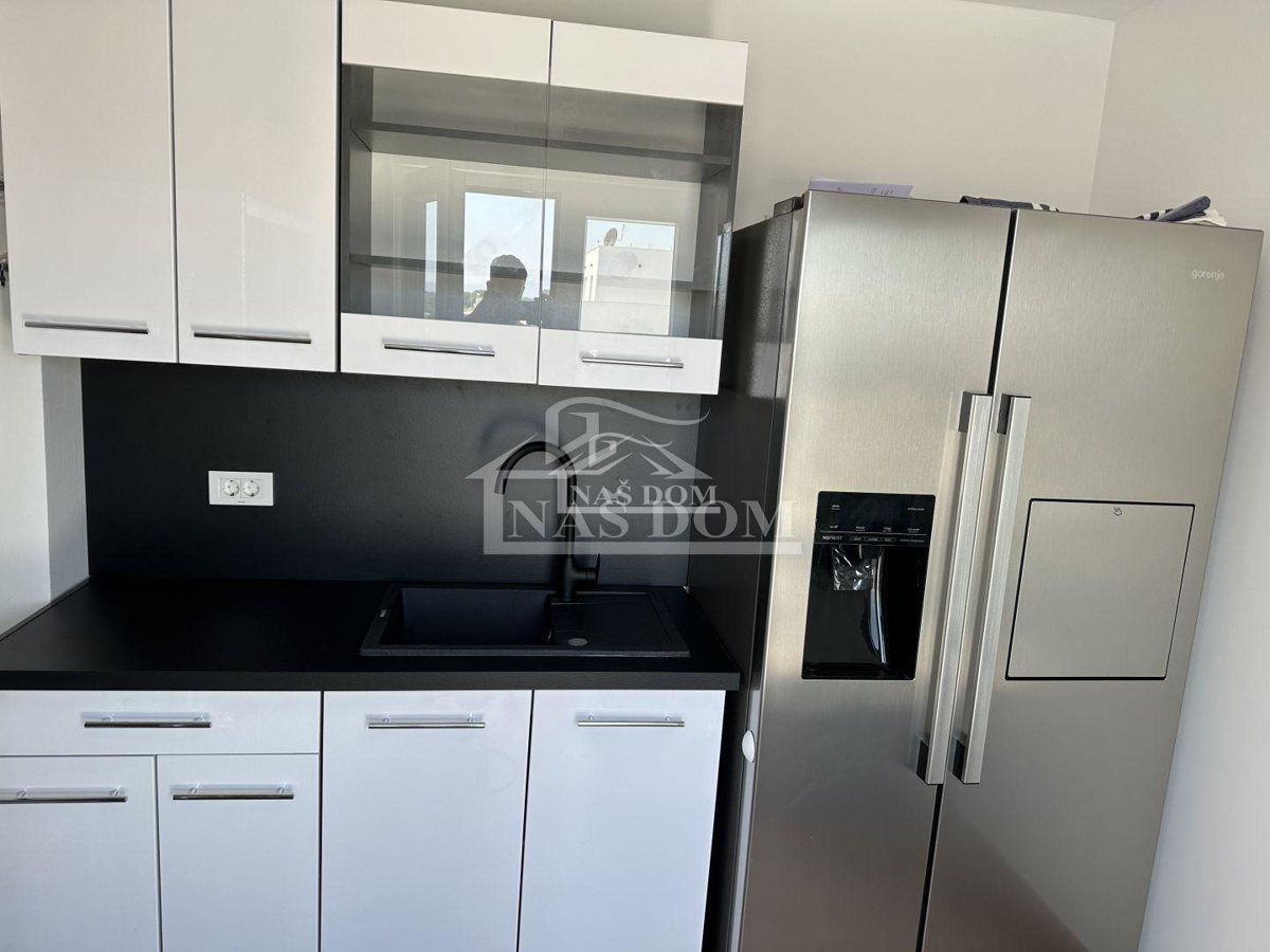 Vodice - Appartamento arredato, 3 piani, terrazza panoramica, jacuzzi