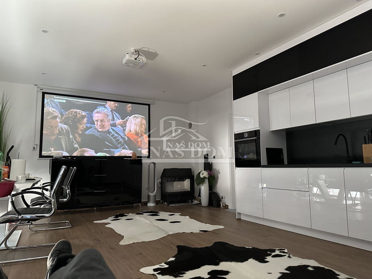 Vodice - Appartamento arredato, 3 piani, terrazza panoramica, jacuzzi