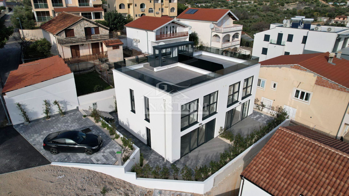 Tisno - S2 Villa bifamiliare di lusso in posizione tranquilla