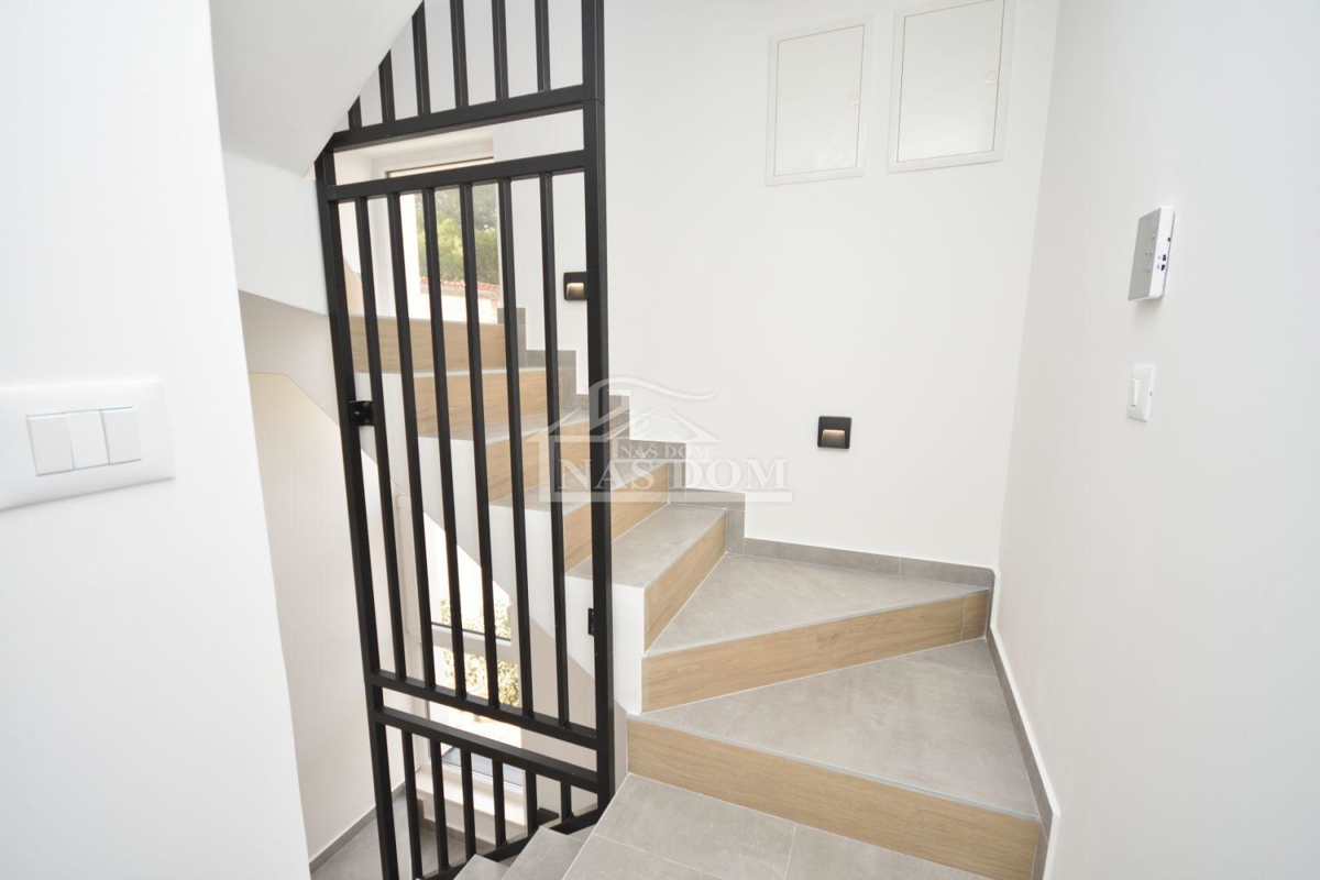 Tisno - S2 Villa bifamiliare di lusso in posizione tranquilla