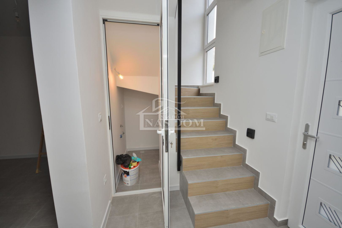 Tisno - S2 Villa bifamiliare di lusso in posizione tranquilla