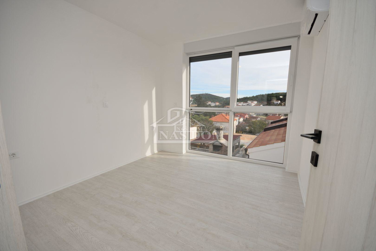 Tisno - S2 Villa bifamiliare di lusso in posizione tranquilla