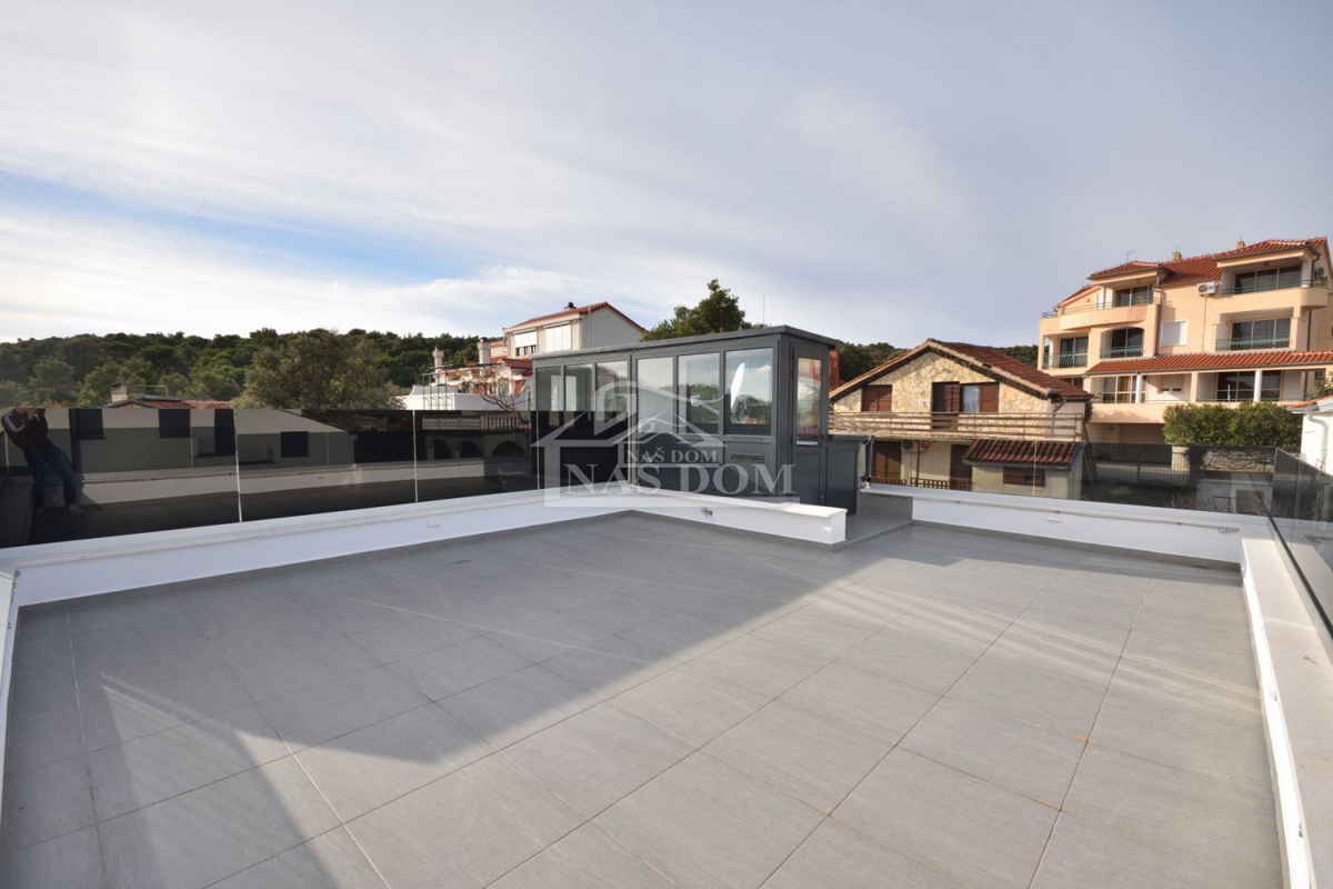 Tisno - S2 Villa bifamiliare di lusso in posizione tranquilla