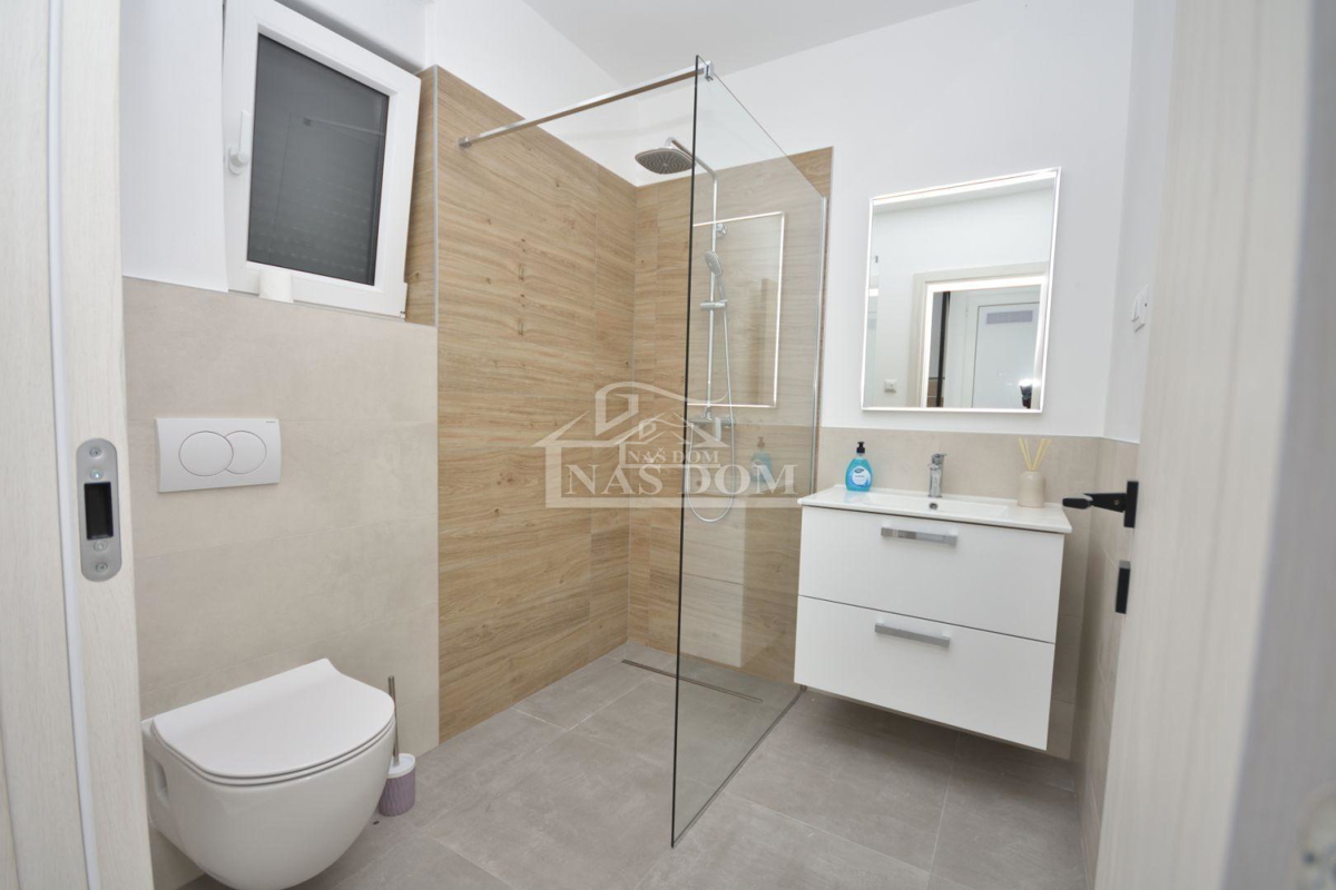 Tisno - S2 Villa bifamiliare di lusso in posizione tranquilla