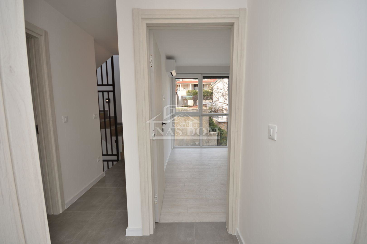 Tisno - S2 Villa bifamiliare di lusso in posizione tranquilla