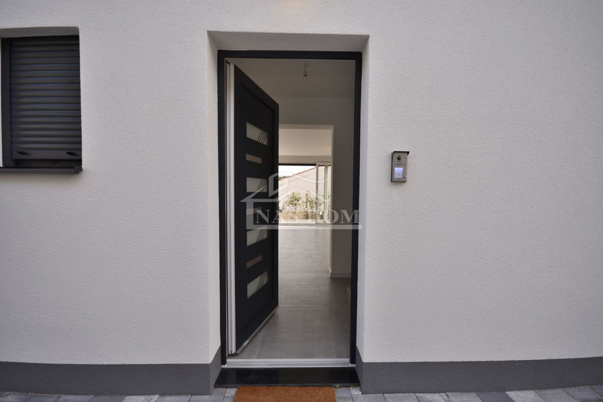 Tisno - S2 Villa bifamiliare di lusso in posizione tranquilla