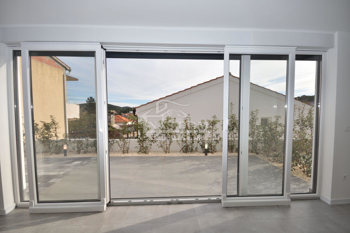 Tisno - S2 Villa bifamiliare di lusso in posizione tranquilla