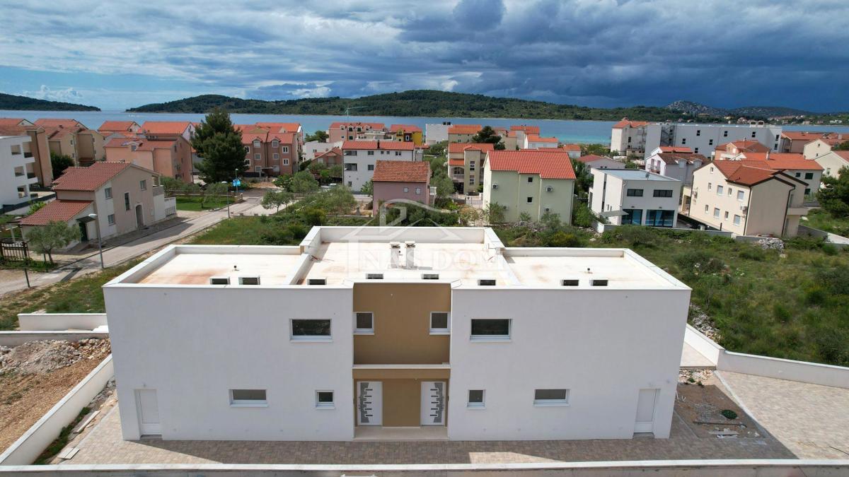 Vodice, Srima - Doppia casa S1 con piscina, 270m dalla spiaggia