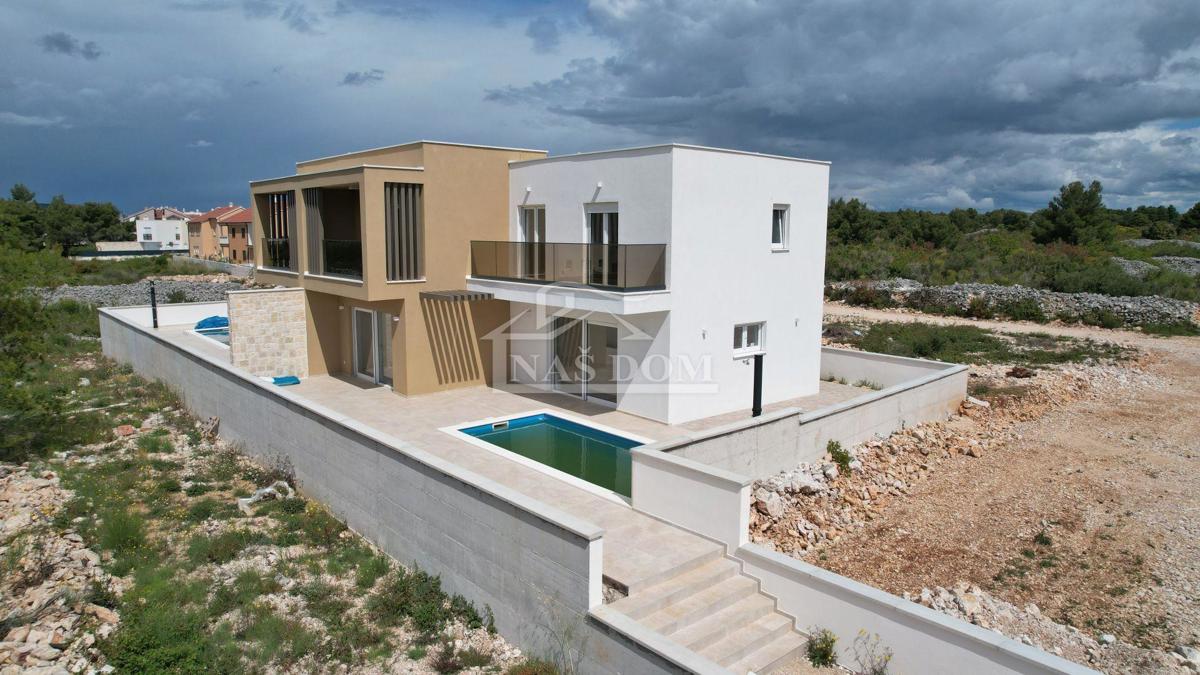 Vodice, Srima - Doppia casa S1 con piscina, 270m dalla spiaggia