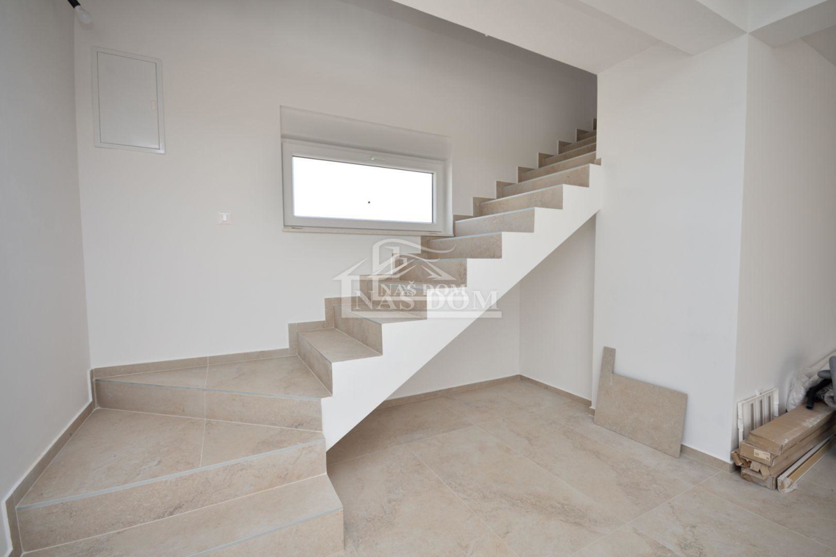Vodice, Srima - Doppia casa S1 con piscina, 270m dalla spiaggia