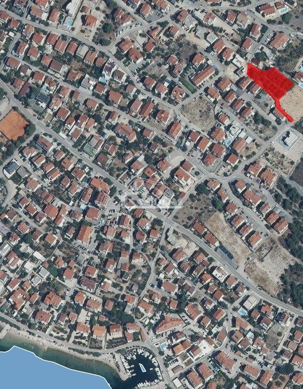 Vodice - terreno edificabile 1685 m2, 450 m dalla spiaggia