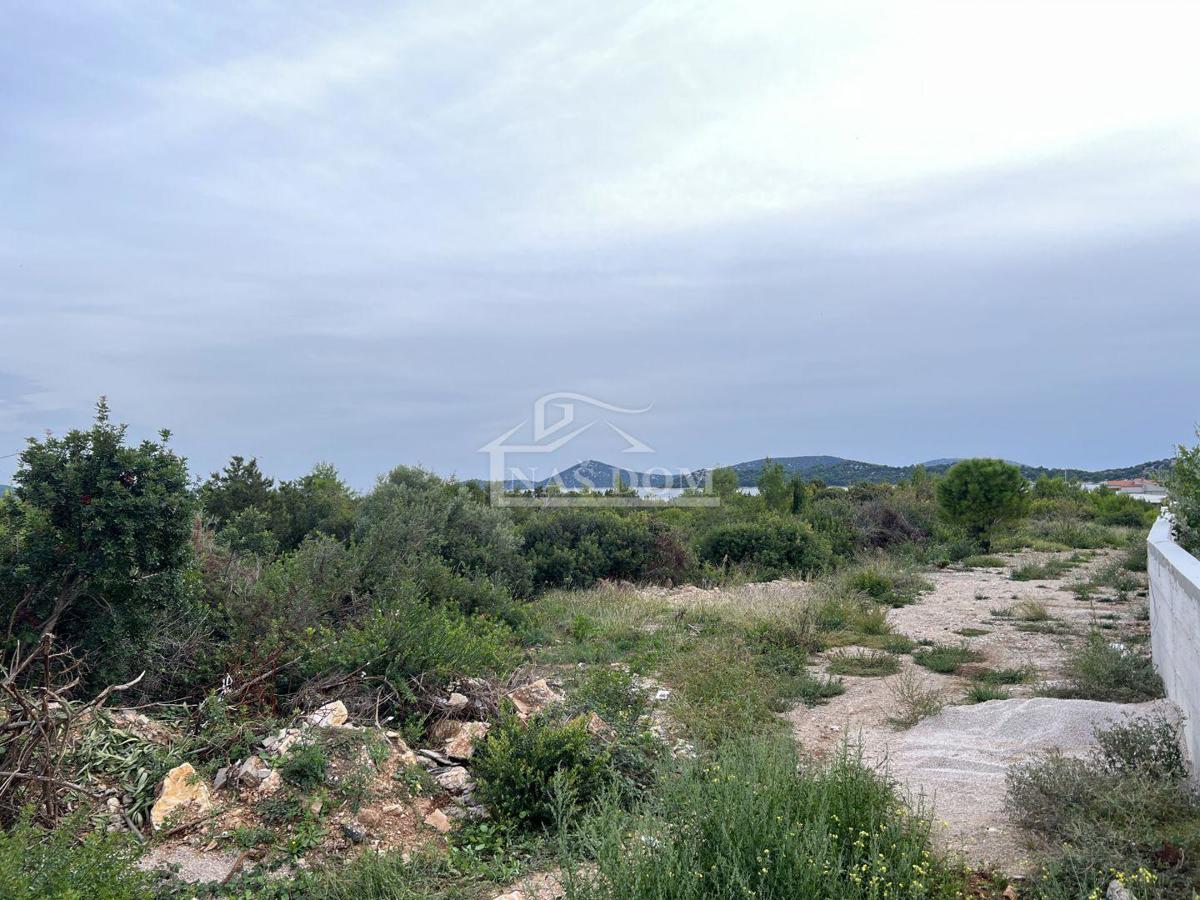 Tribunj - Terreno attraente con vista mare