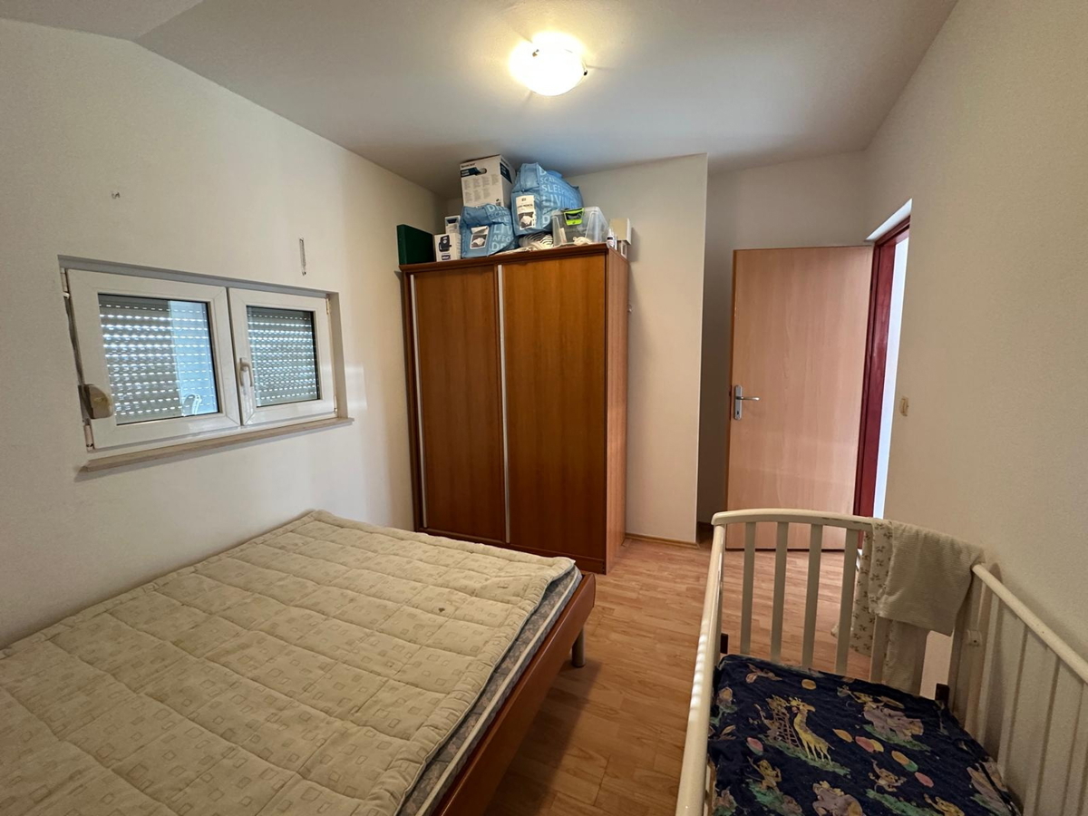 Vodice - appartamento con due camere da letto, vista mare, 600 m dal centro