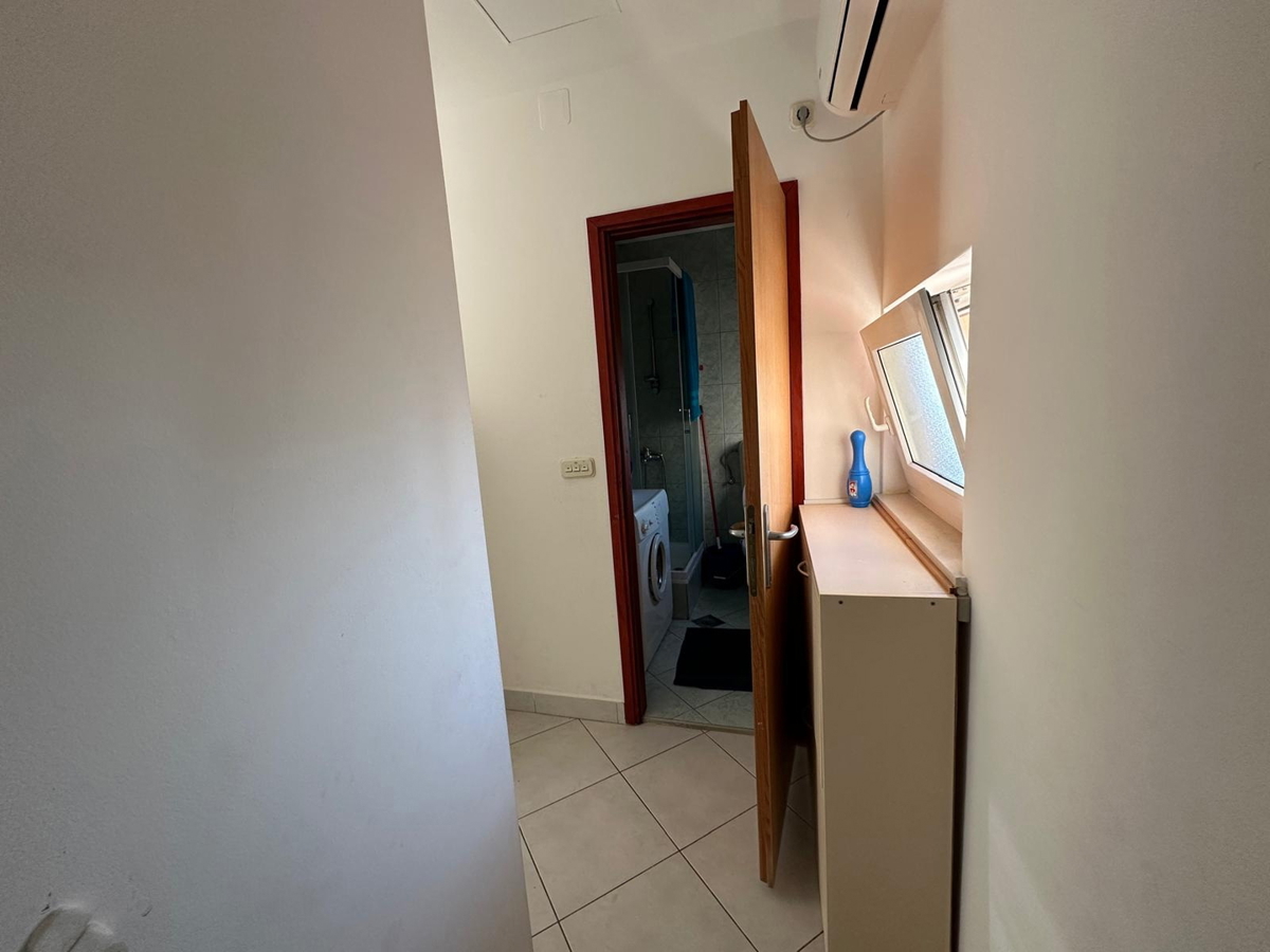 Vodice - appartamento con due camere da letto, vista mare, 600 m dal centro