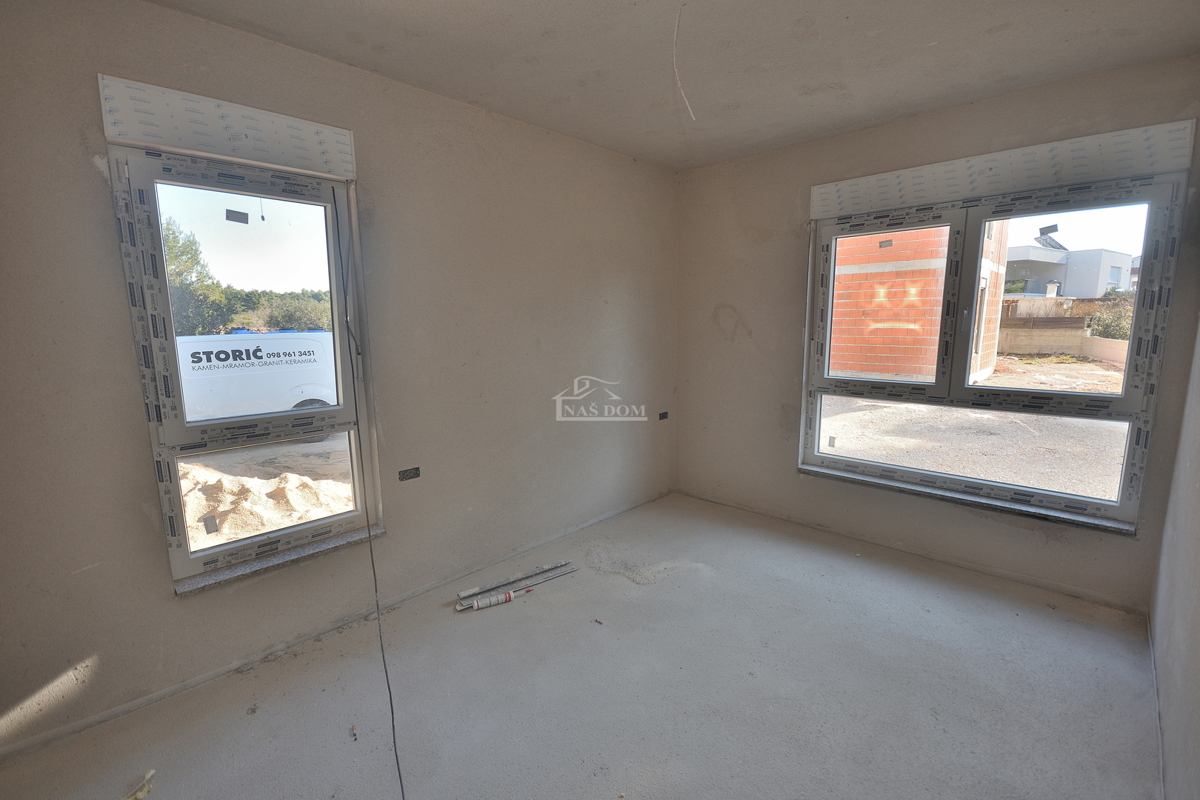 Vodice, SRIMA - Appartamento A-S1 con giardino, a 300 m dalla spiaggia